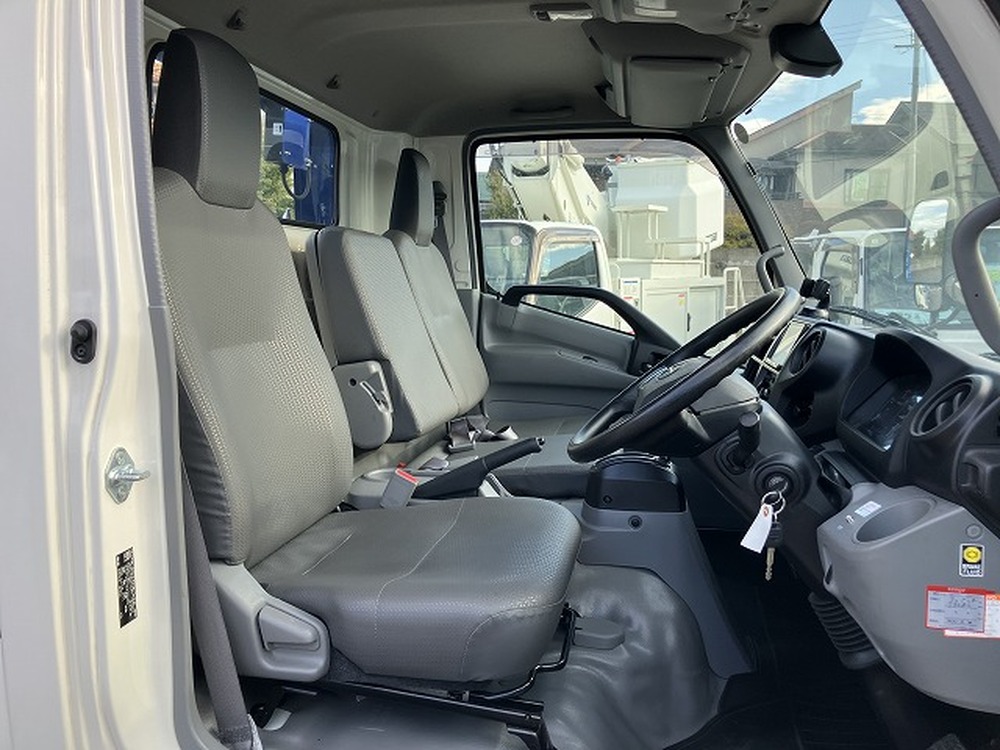 日野　デュトロ