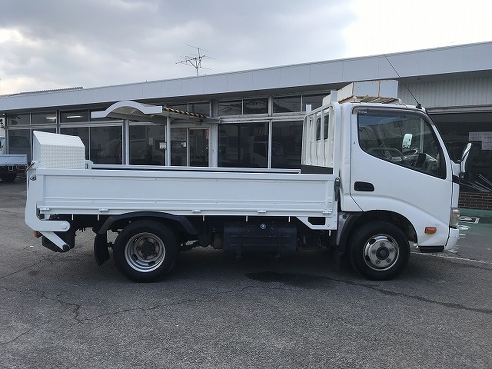 日野　デュトロ