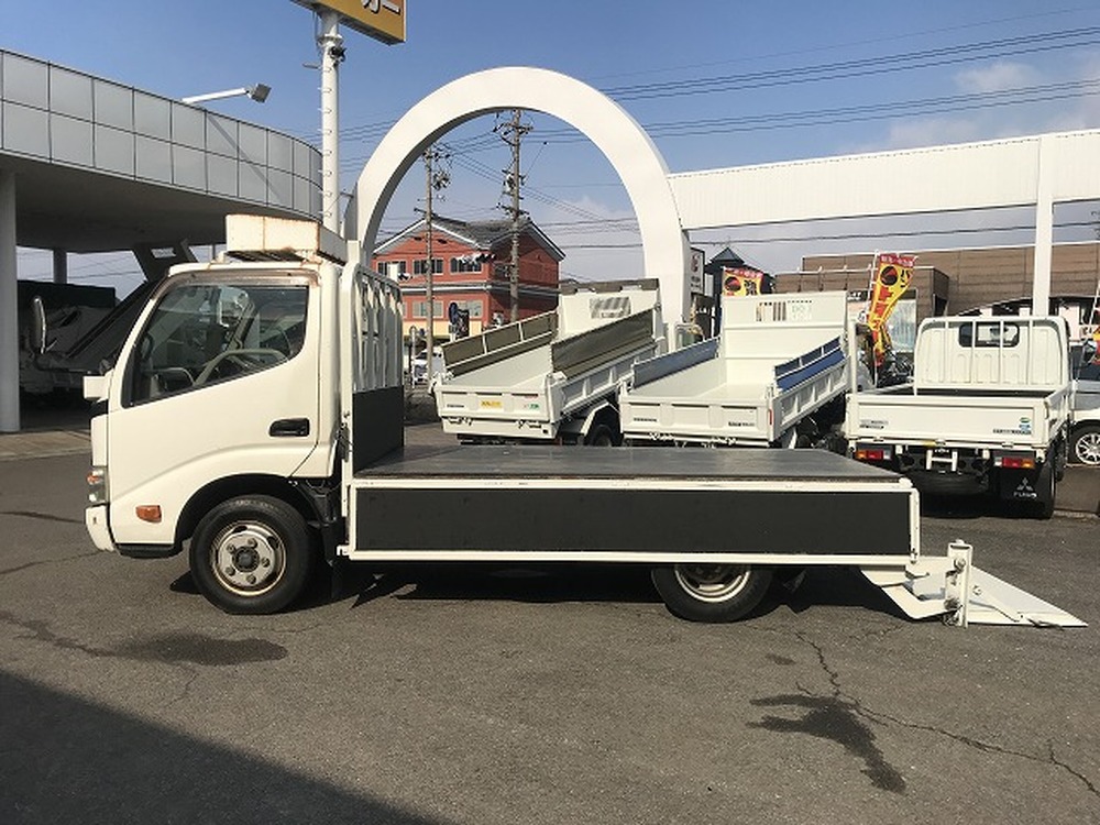 日野　デュトロ