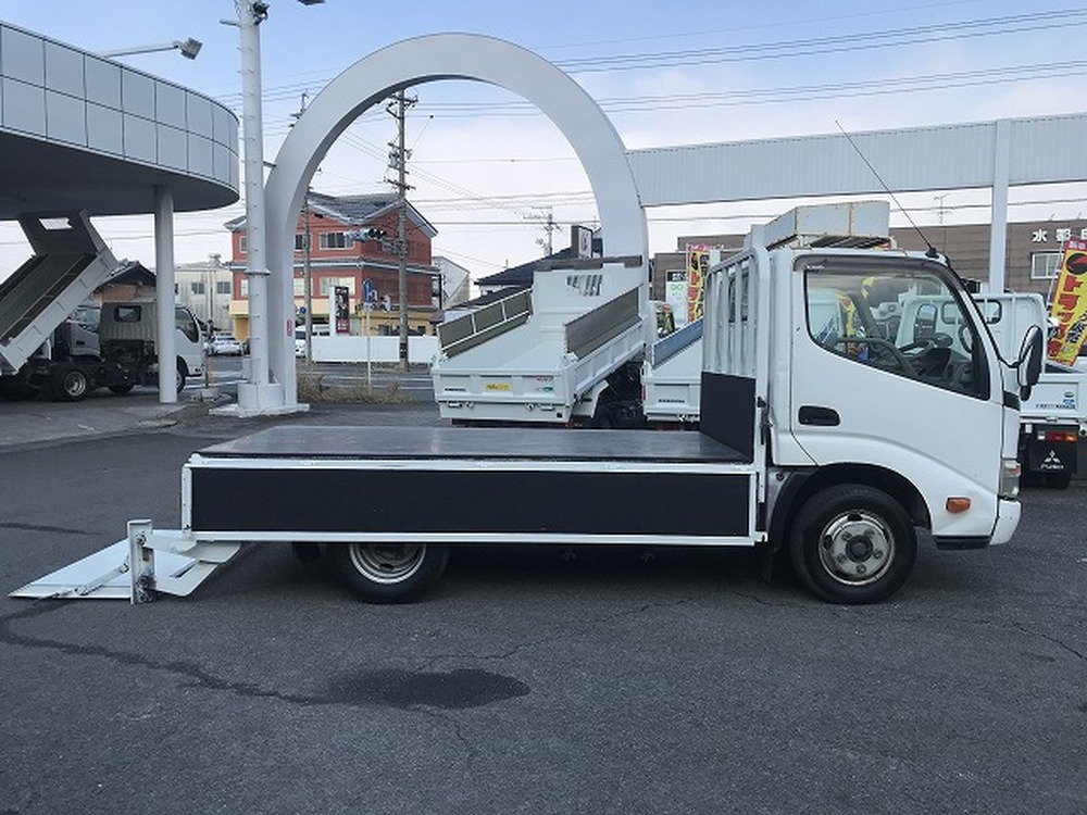日野　デュトロ