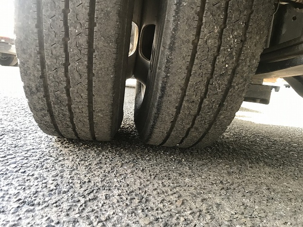 日野　デュトロ