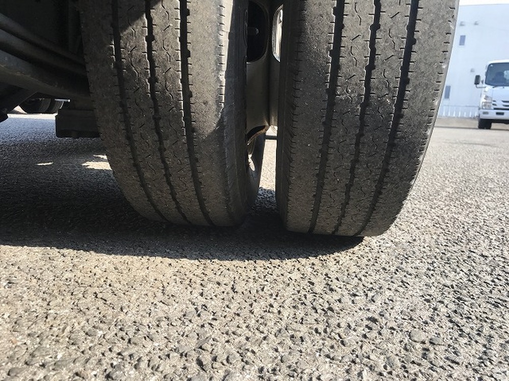 日野　デュトロ