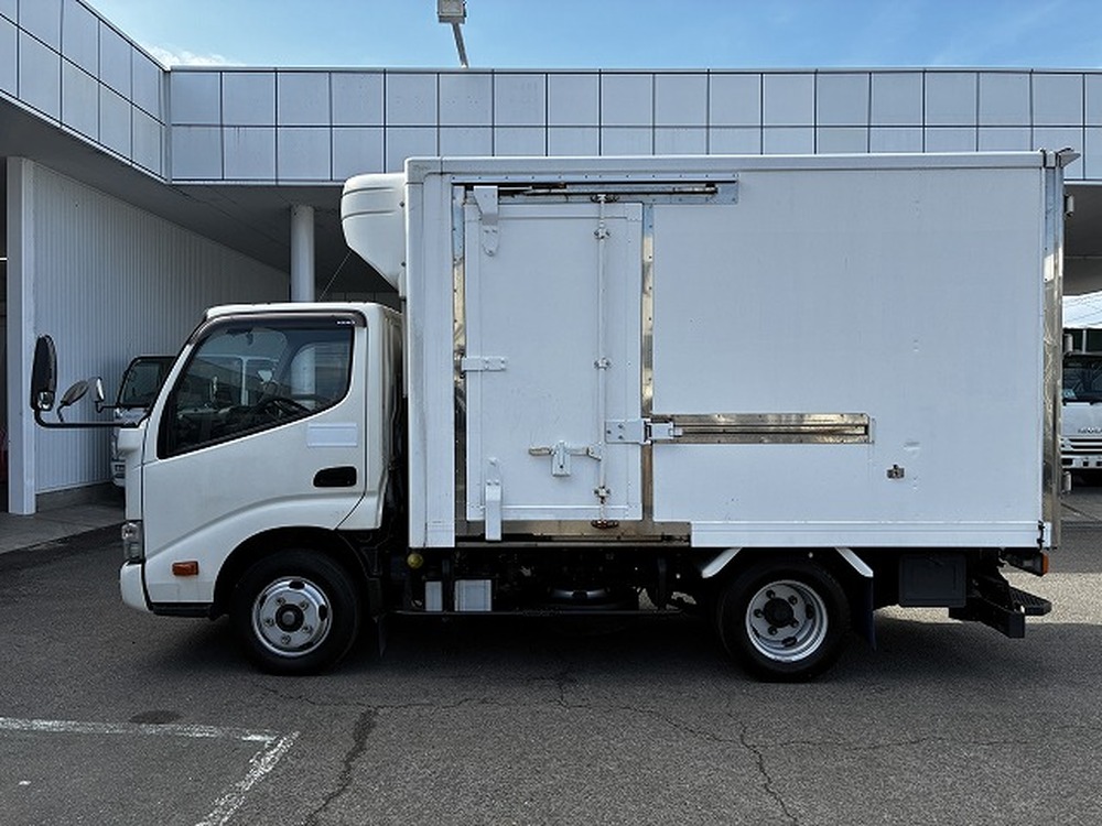 日野　デュトロ