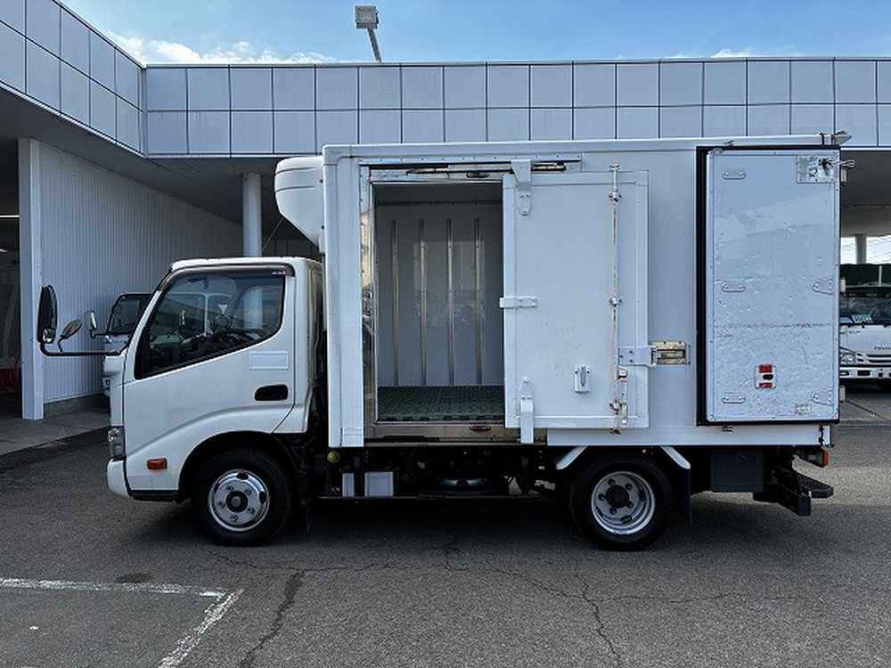 日野　デュトロ