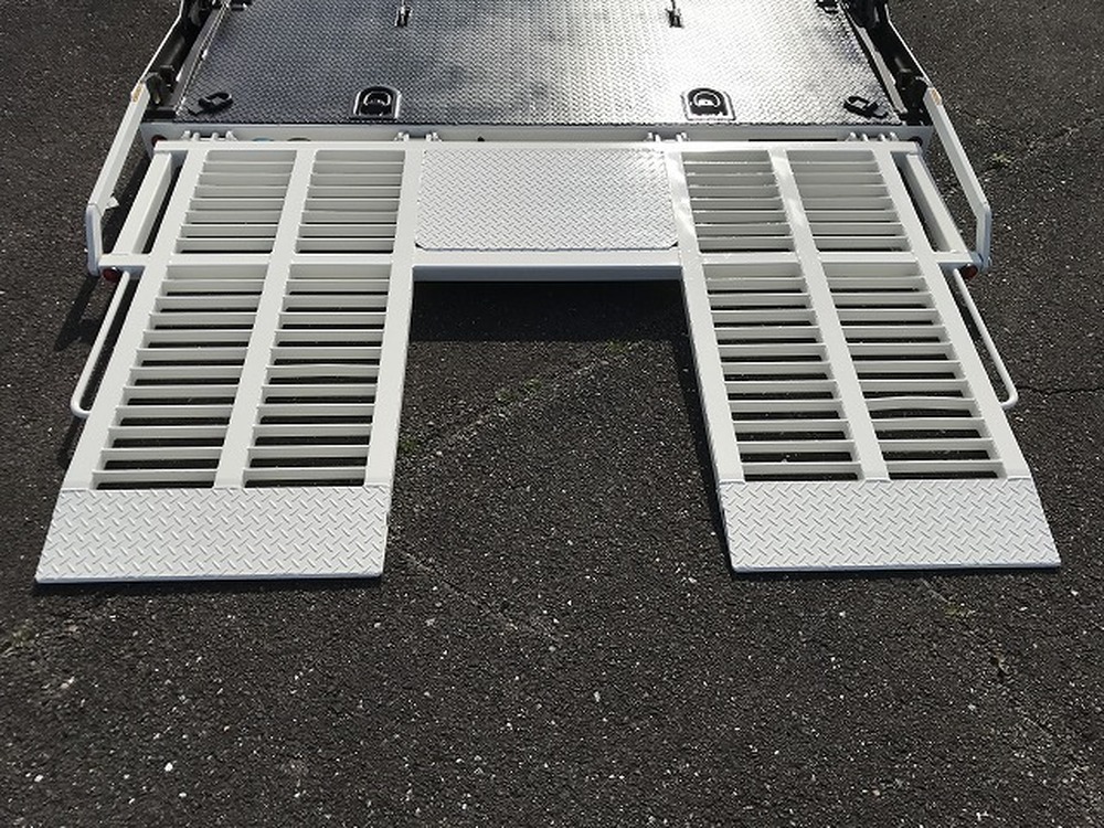 日野　デュトロ