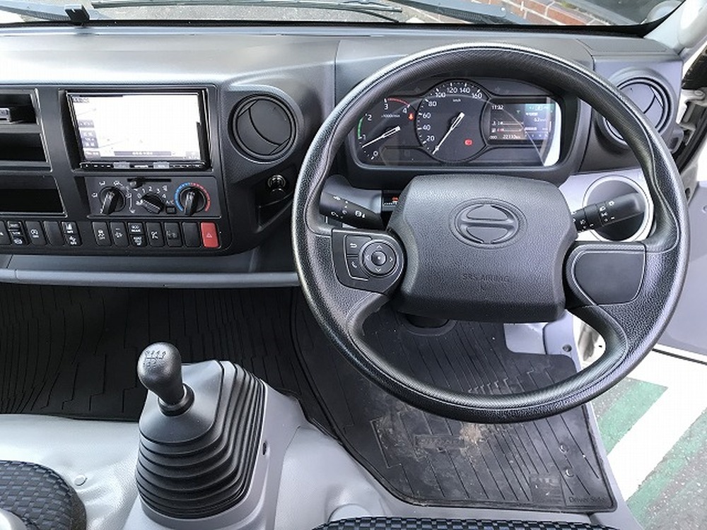 日野　デュトロ