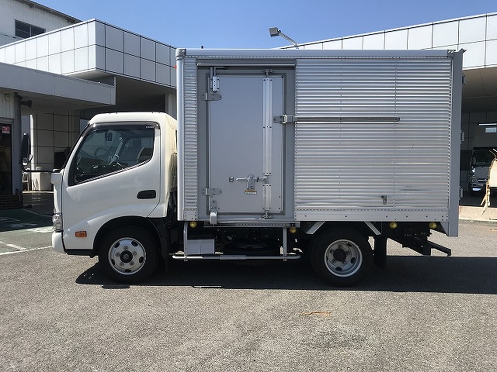 日野　デュトロ