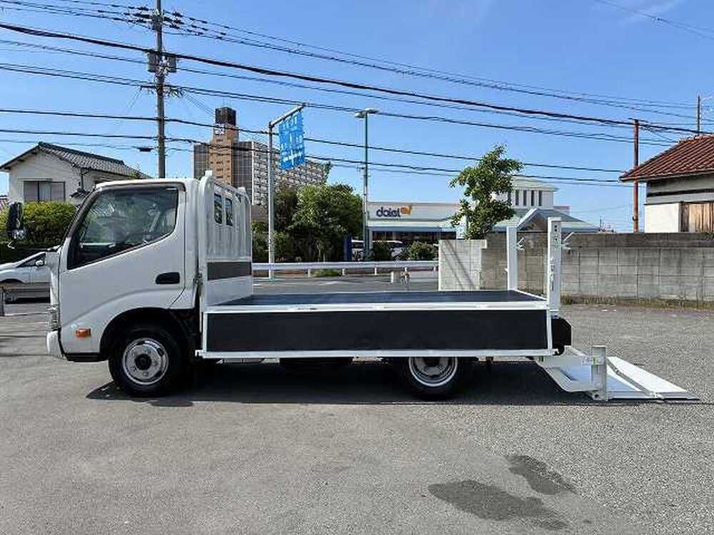日野　デュトロ