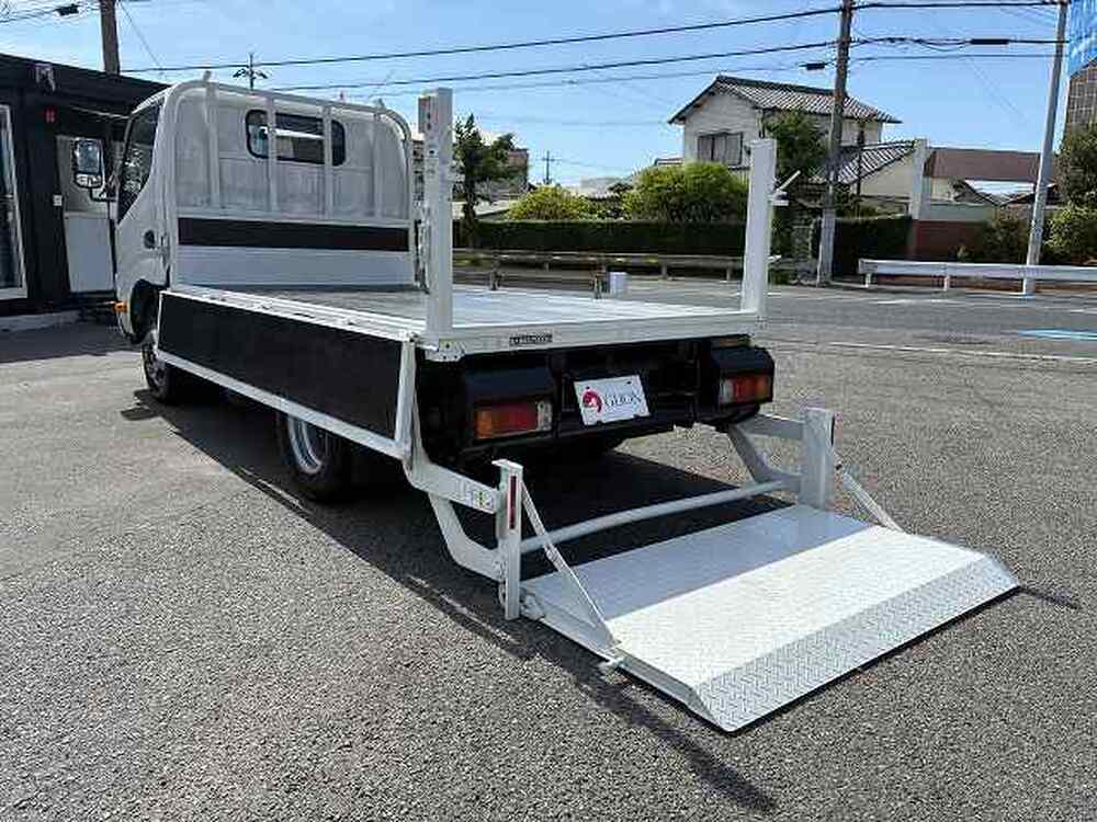 日野　デュトロ
