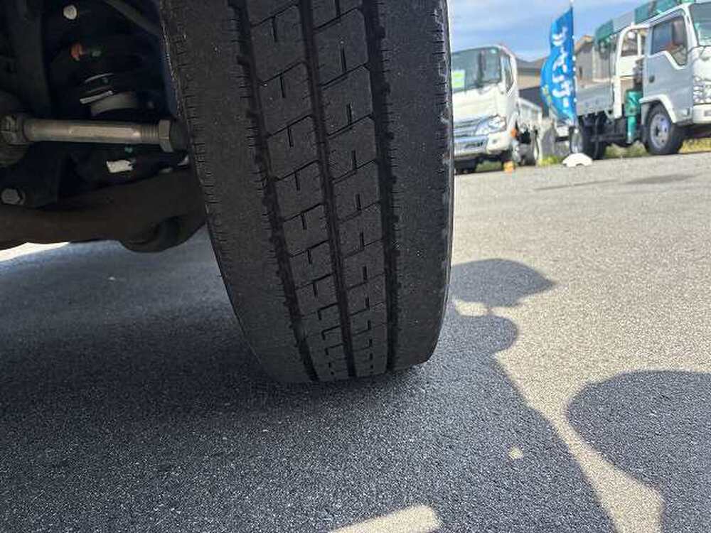 日野　デュトロ