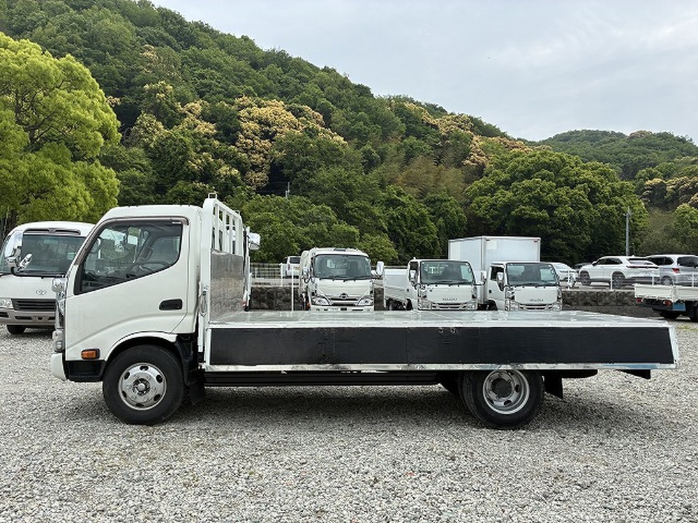 日野　デュトロ