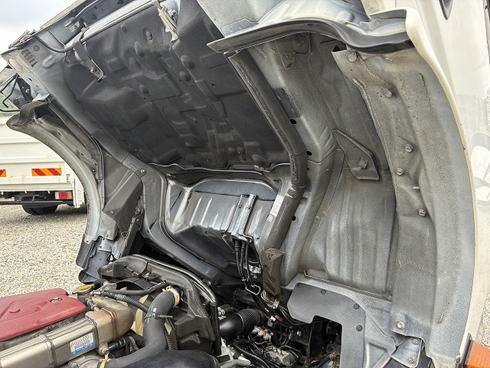 日野　デュトロ