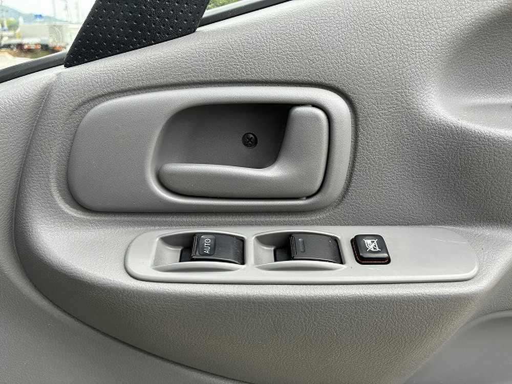 日野　デュトロ