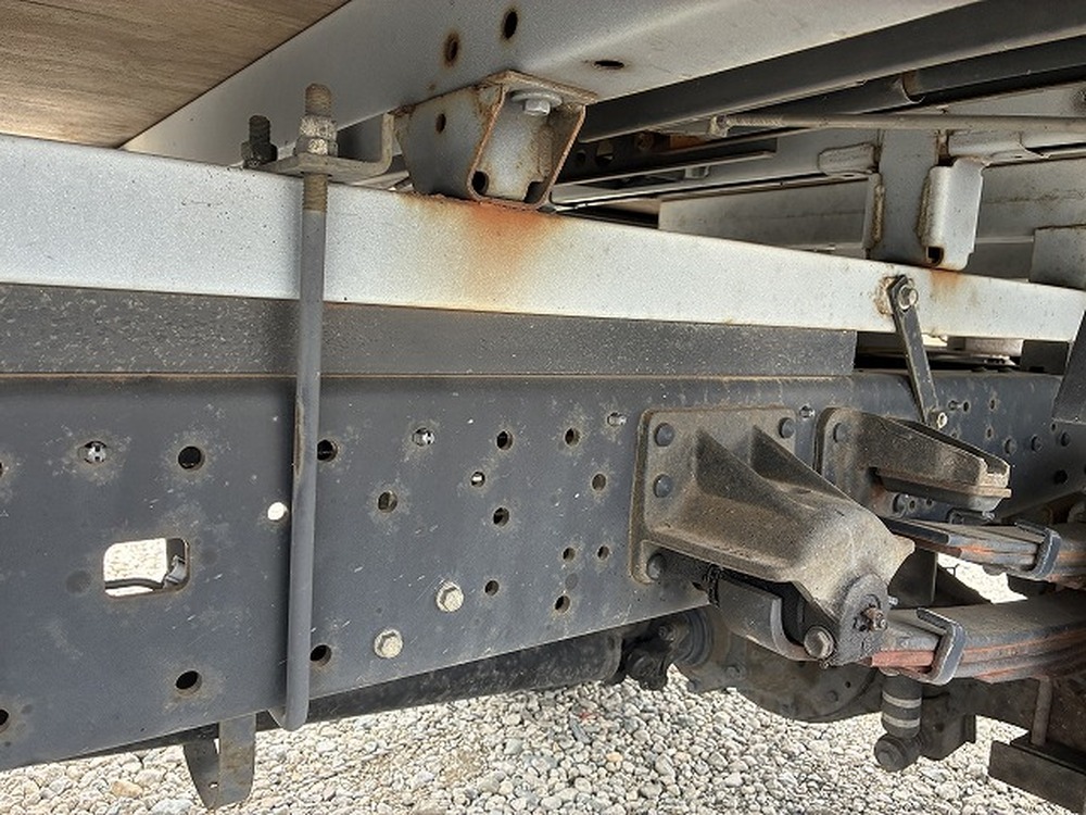 日野　デュトロ