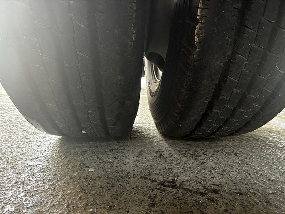 日野　デュトロ