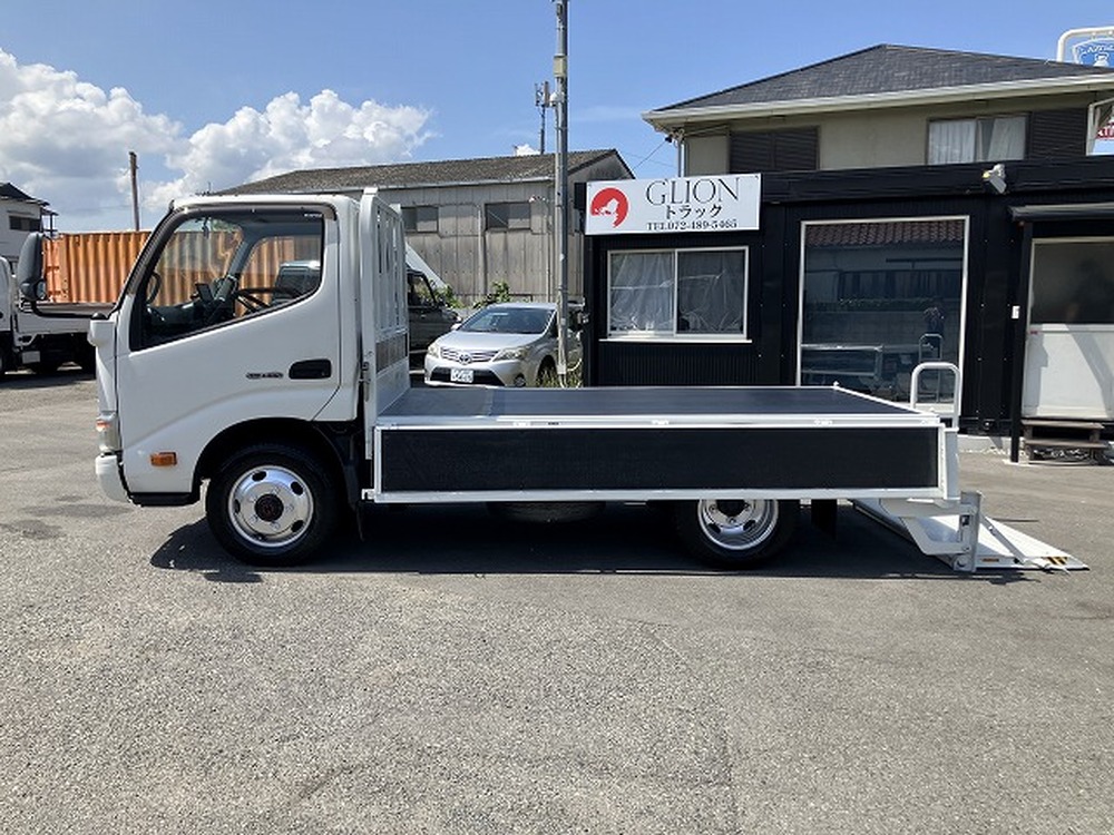 日野　デュトロ