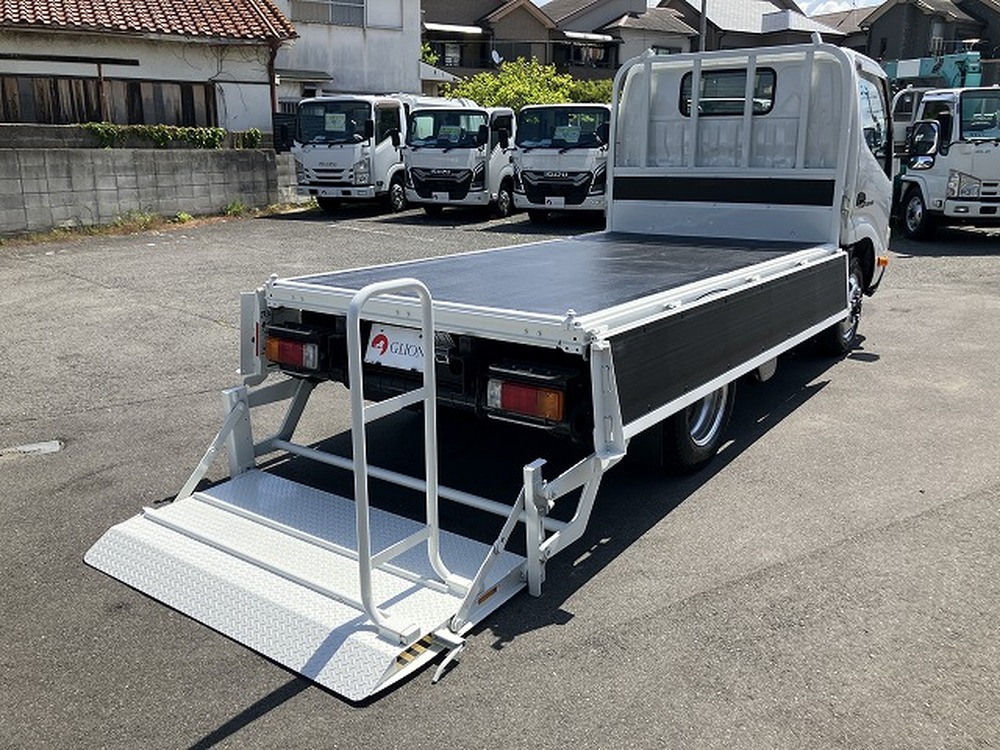 日野　デュトロ