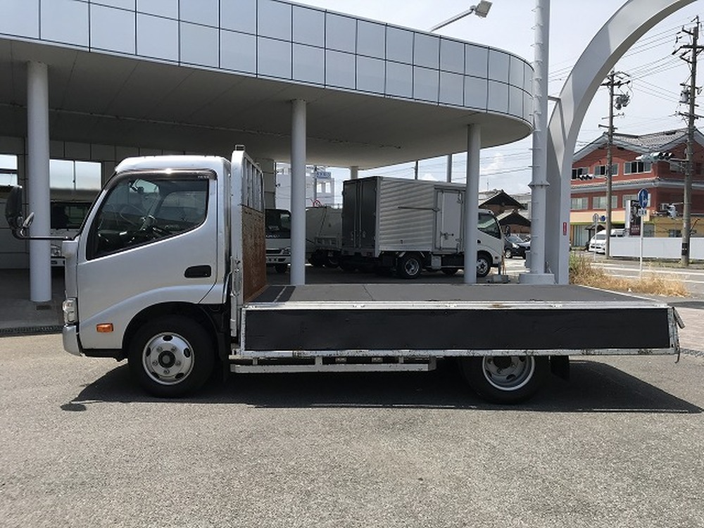 日野　デュトロ