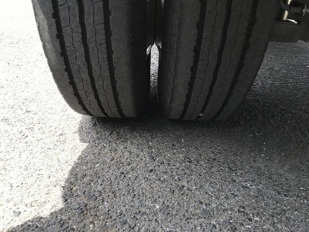 日野　デュトロ