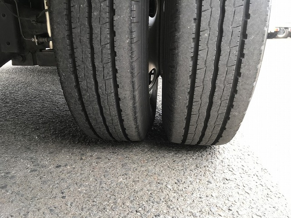日野　デュトロ