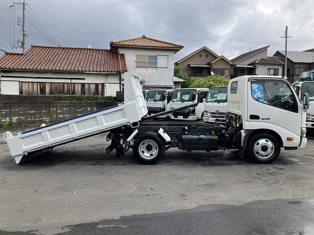 日野　デュトロ