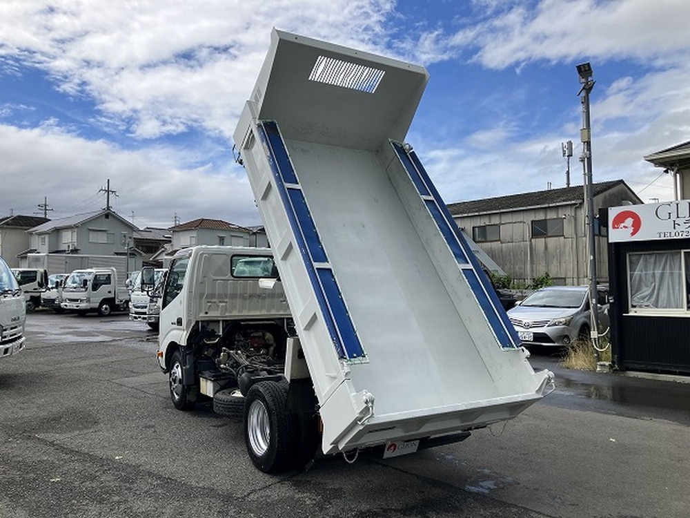 日野　デュトロ