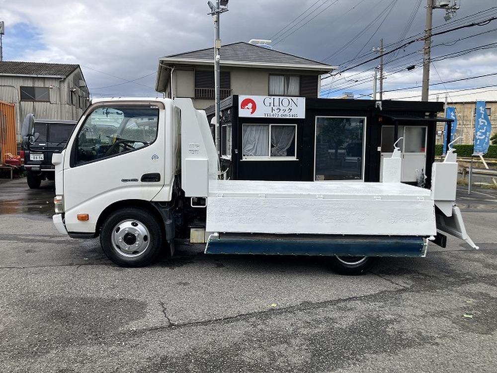 日野　デュトロ