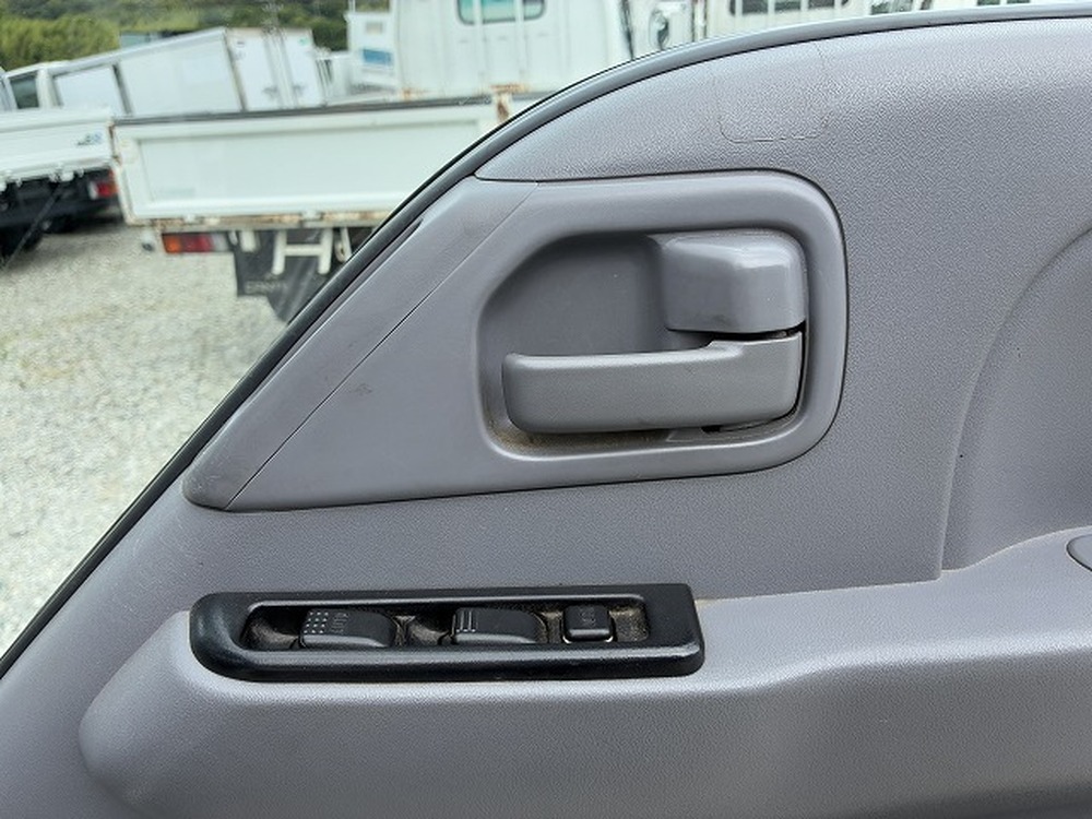 日産　アトラストラック