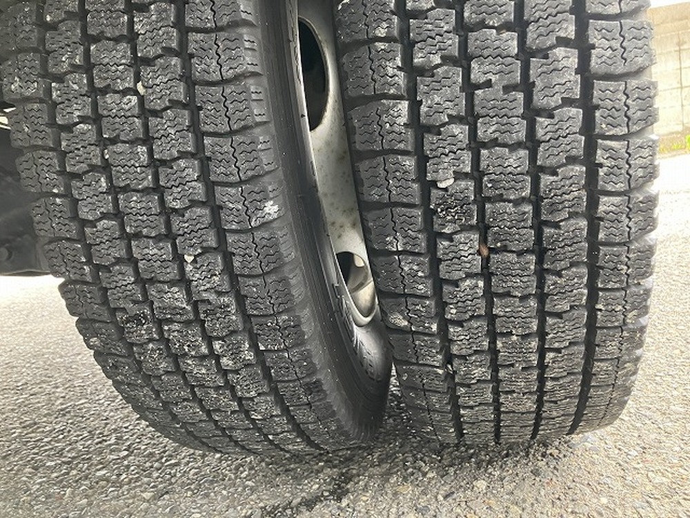 日野　デュトロ