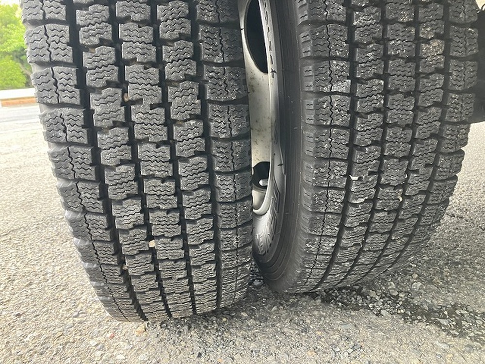 日野　デュトロ