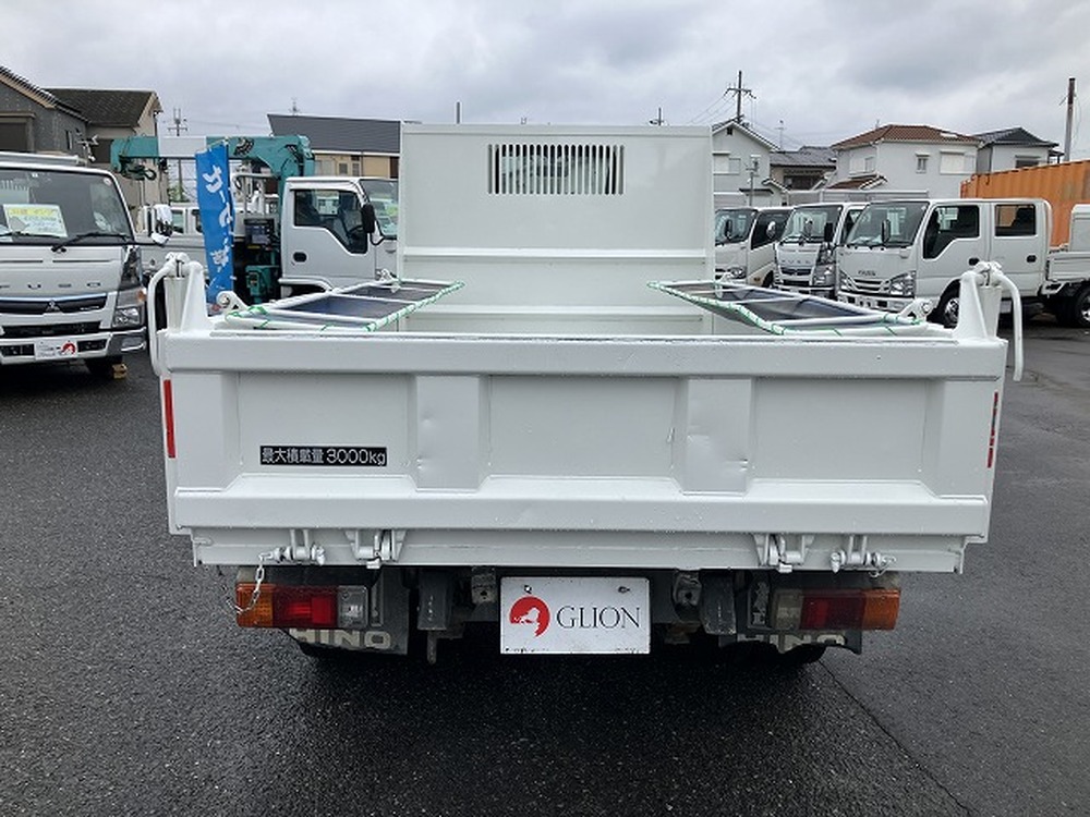 日野　デュトロ