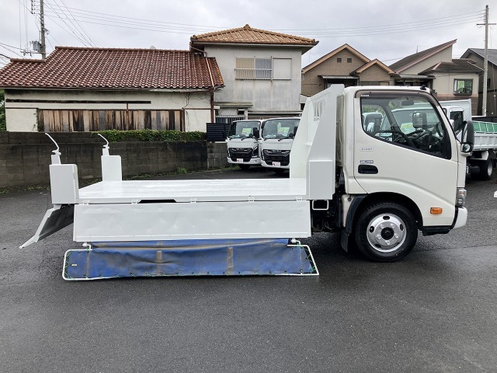 日野　デュトロ