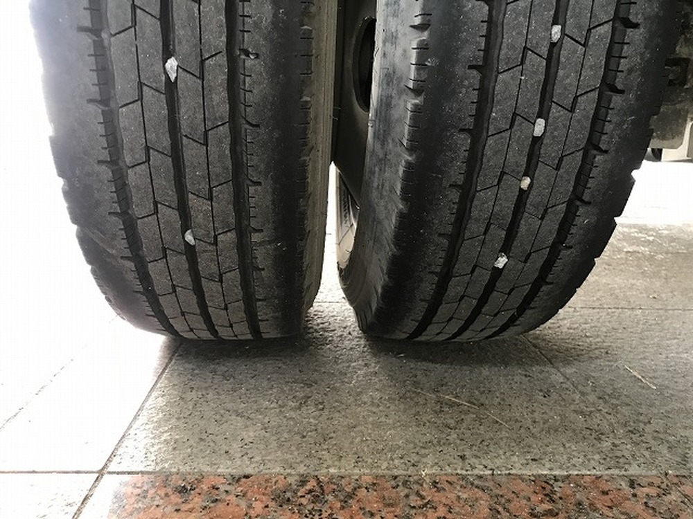 日野　デュトロ