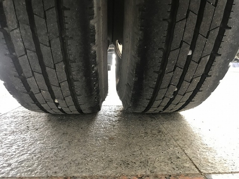 日野　デュトロ