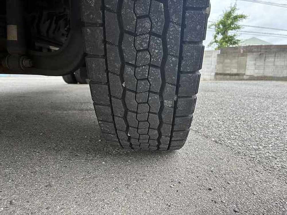 日野　デュトロ