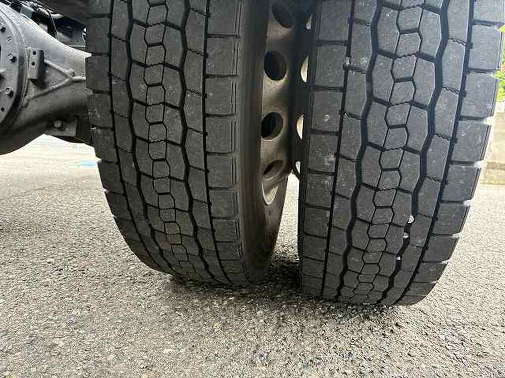 日野　デュトロ