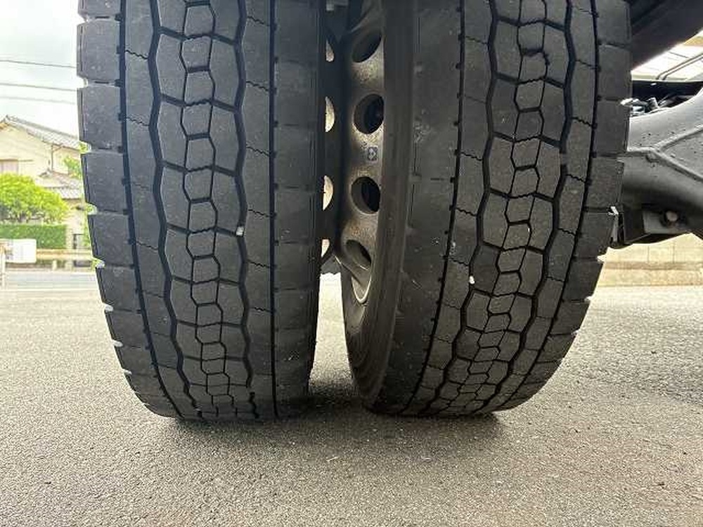 日野　デュトロ