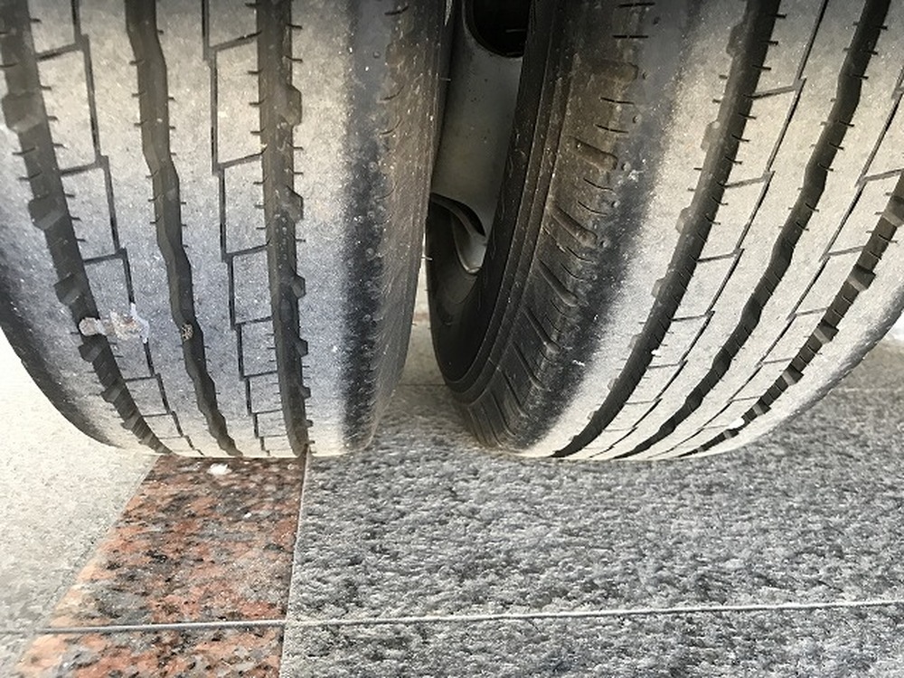 日野　デュトロ