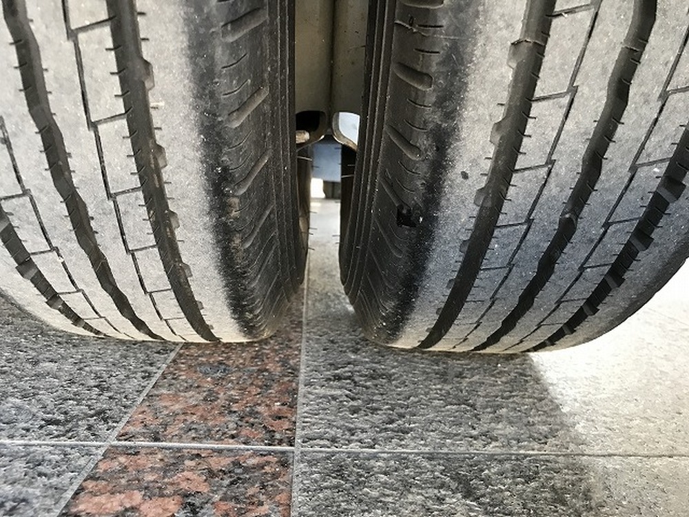 日野　デュトロ