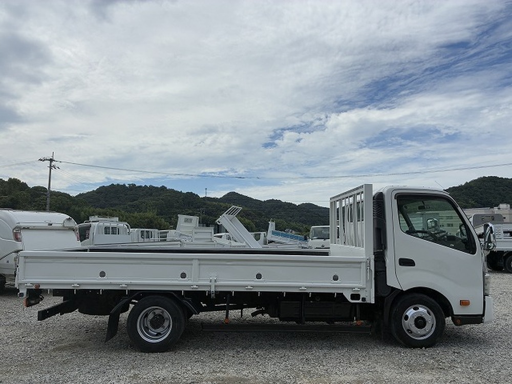 日野　デュトロ