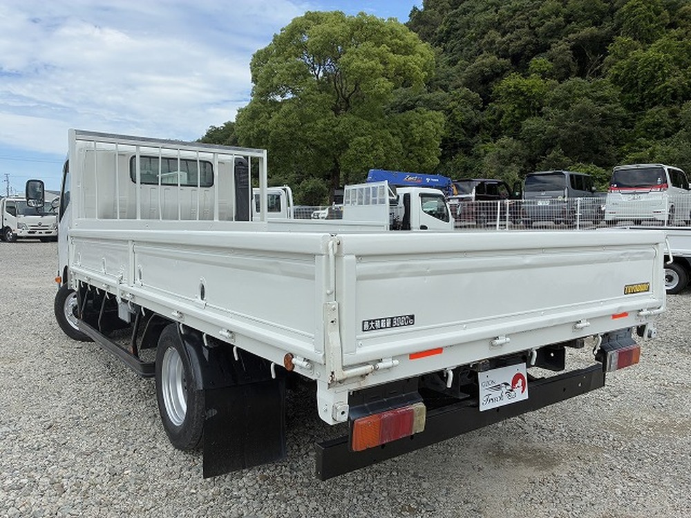 日野　デュトロ
