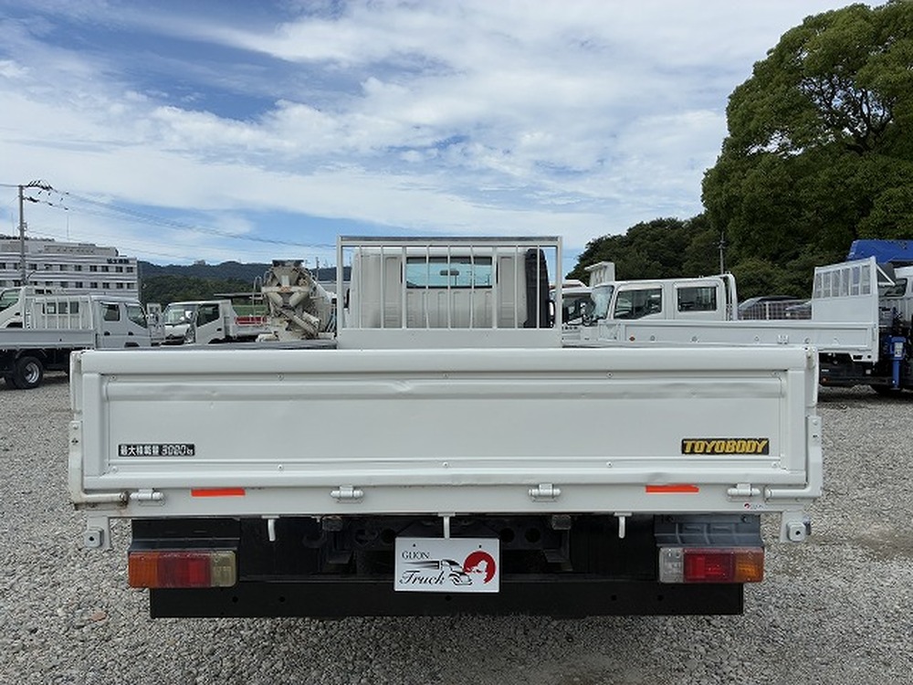 日野　デュトロ