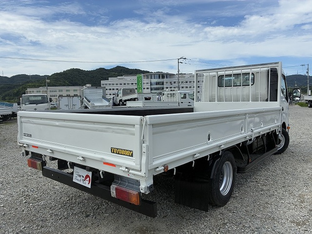 日野　デュトロ