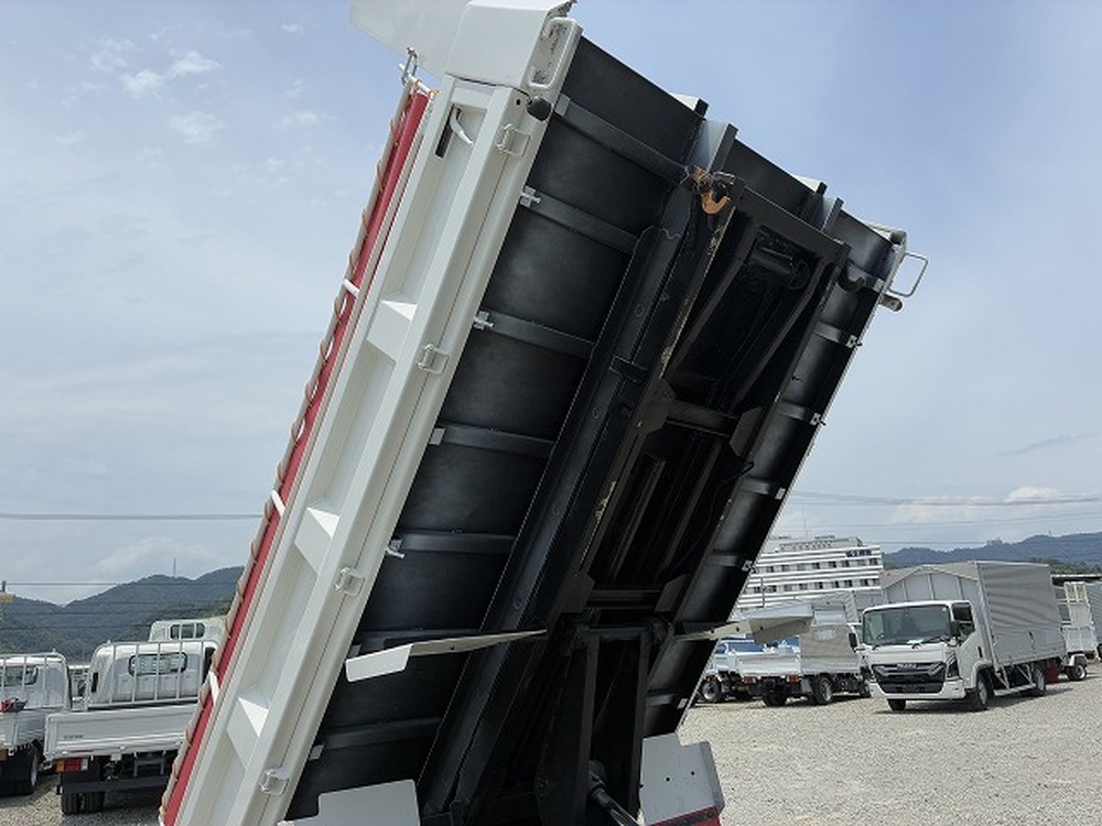 日野　デュトロ
