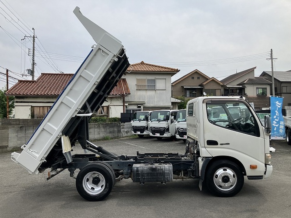 日野　デュトロ
