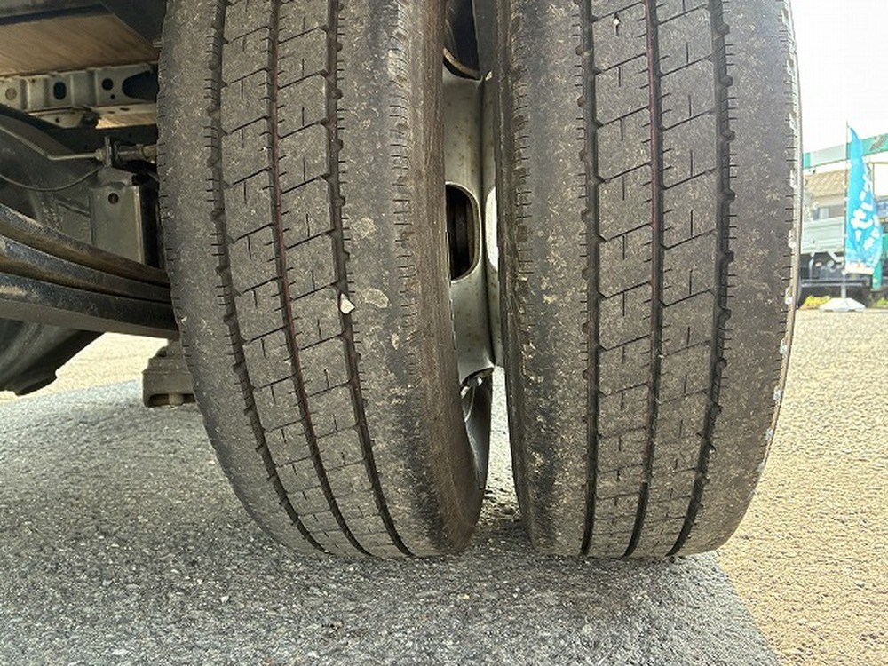 日野　デュトロ