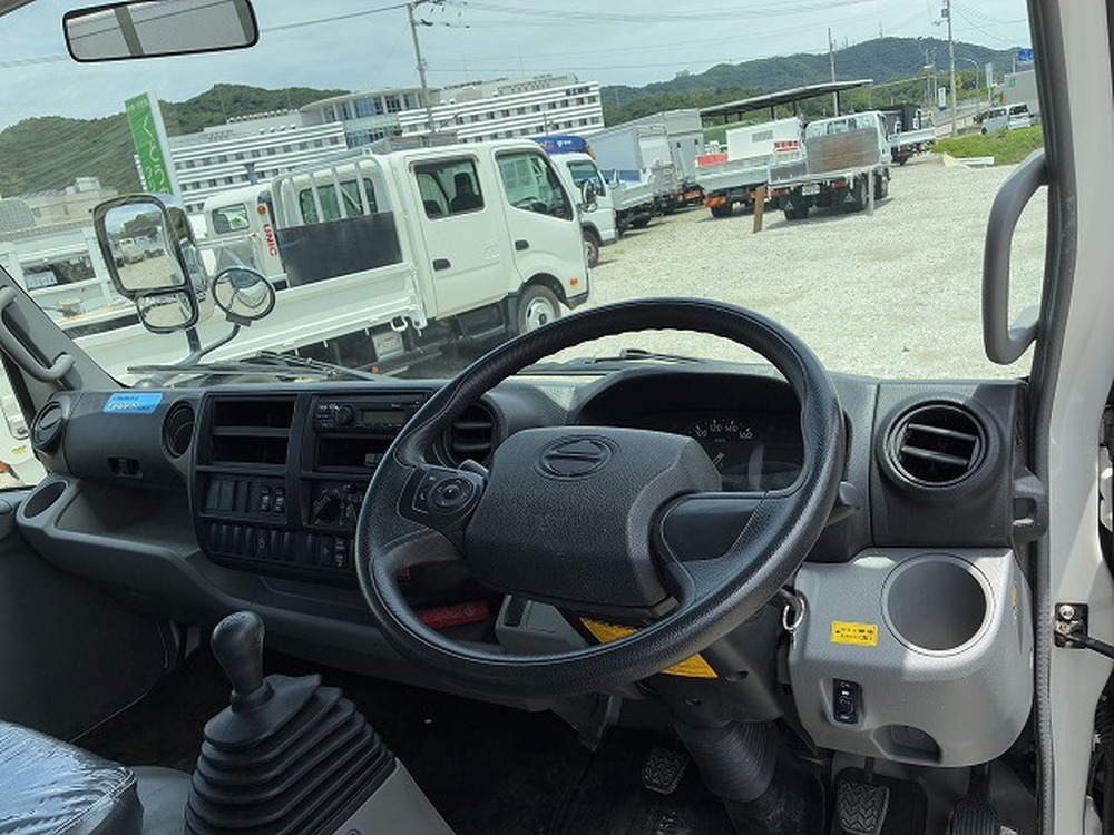 日野　デュトロ