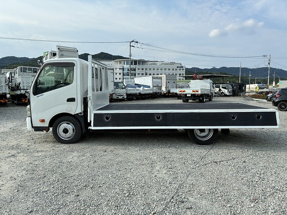 日野　デュトロ