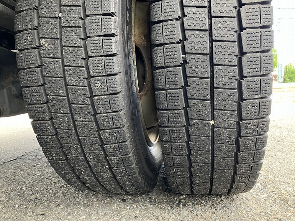 日野　デュトロ