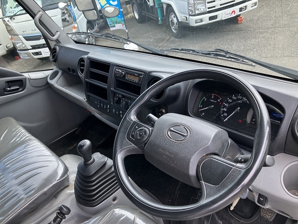 日野　デュトロ